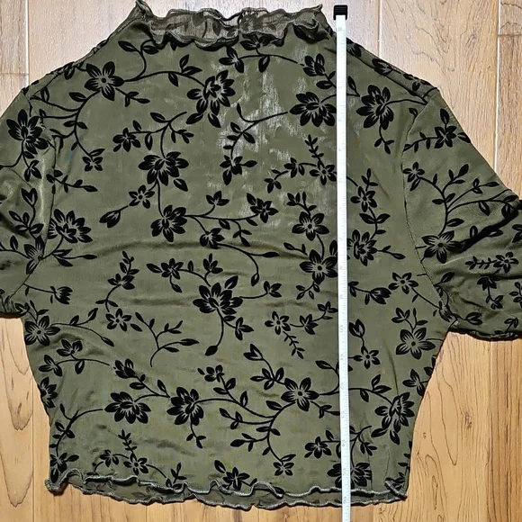 Floral Olive Green Top - Picture 4 of 5